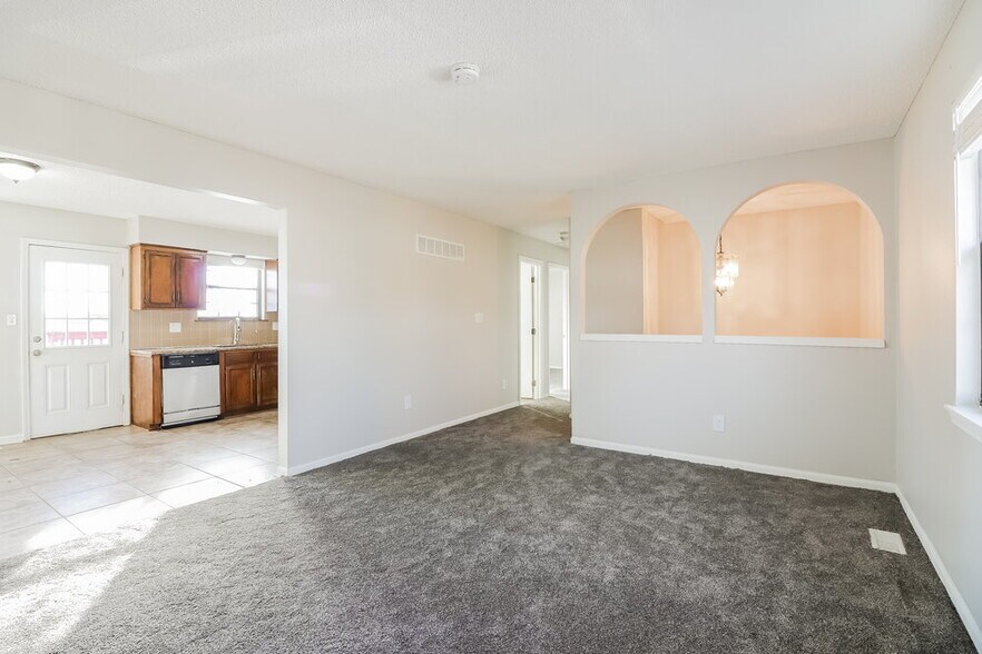 Building Photo - 101 E Pacific Dr