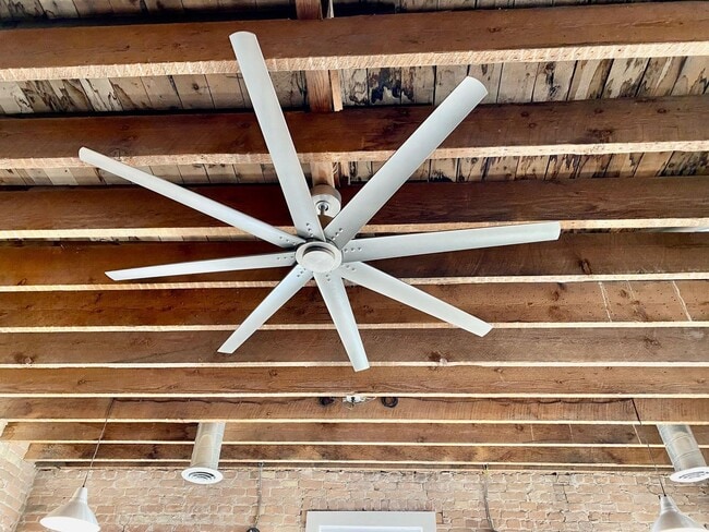 Building Photo - Modern 2BD Loft with Vintage Charm – Prime Historic Downtown Location!