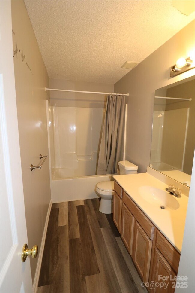 Building Photo - 1001 Boulder Dr