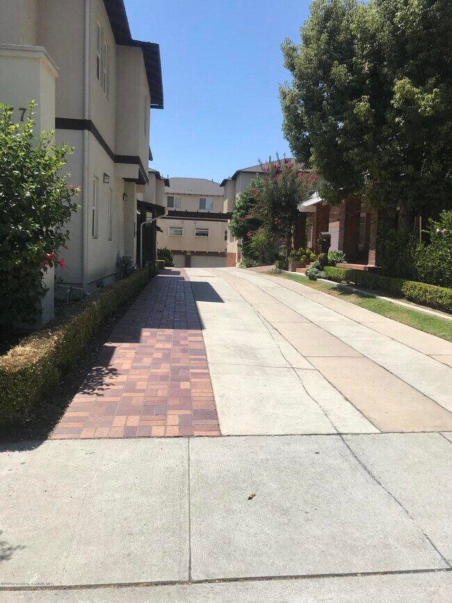 Building Photo - 77 S Sierra Madre Blvd