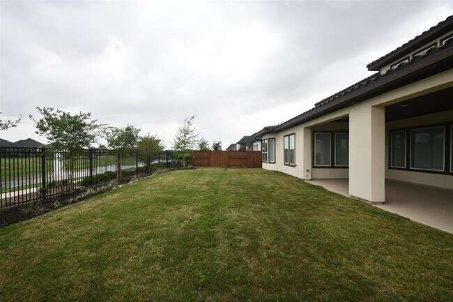 Building Photo - 6939 Shoreline Vw Dr