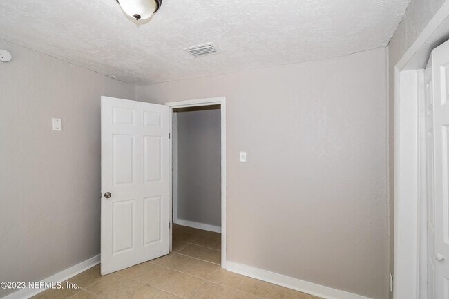 Building Photo - 4602 Roanoke Blvd