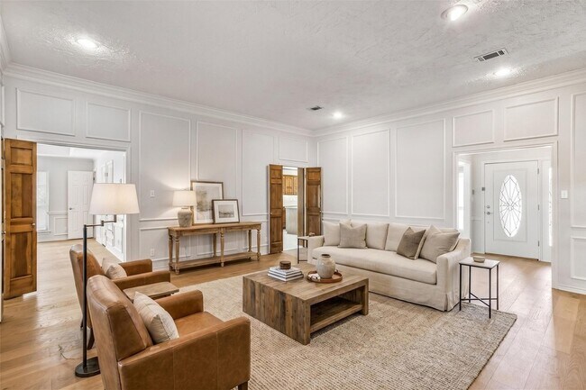 Building Photo - 2942 Woodland Hills Dr