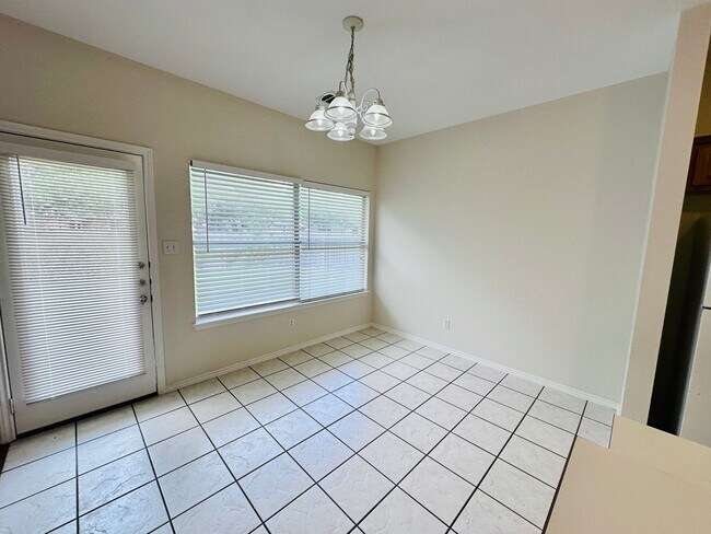 Building Photo - Awesome 3 Bed 2 Bath! Large Texas size home