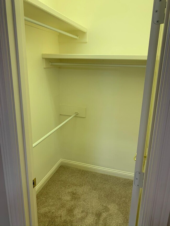 Building Photo - 5000 Square Feet on 7 Acres in Heart of Franklin