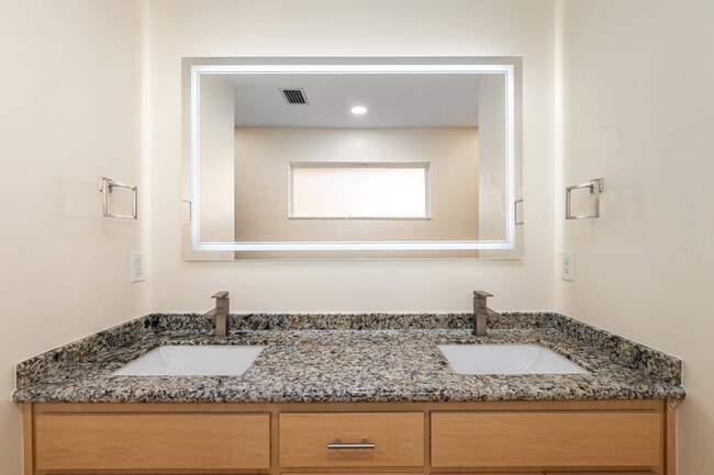 Building Photo - 6523 NW 109th Pl