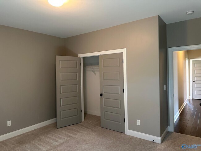 Building Photo - 111 Canyon Dr