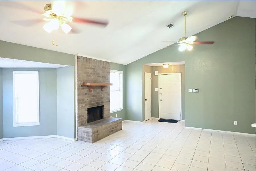 Building Photo - 2711 Harvest Lake Dr
