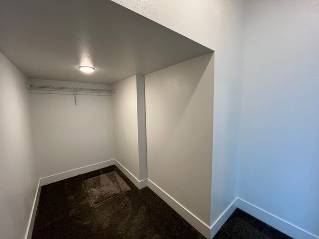 Building Photo - Beautiful and Newer 4 Bedroom 2.5 Bathroom Craftsman attached House close to the Columbia River! ...