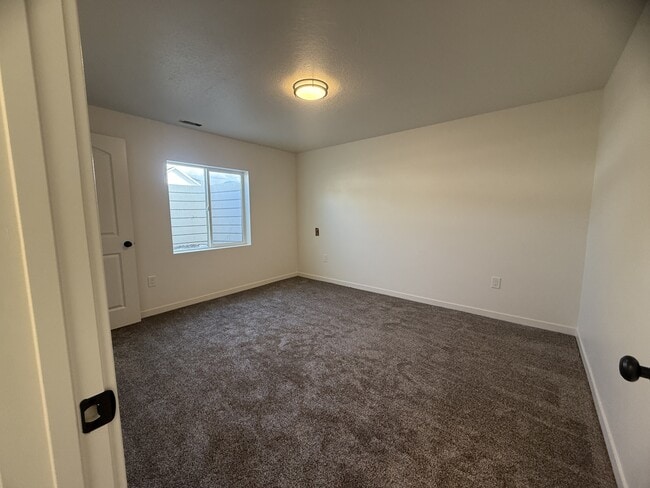 Building Photo - 881 W Sagewood Dr