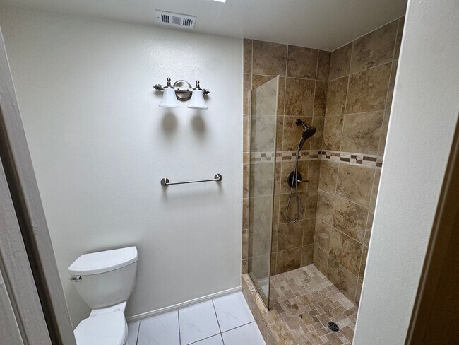 Building Photo - 10 Sunridge