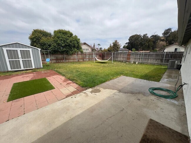 Building Photo - Welcome to your future home! Beautiful 3-bedroom, 2-bathroom house - Don't Miss out