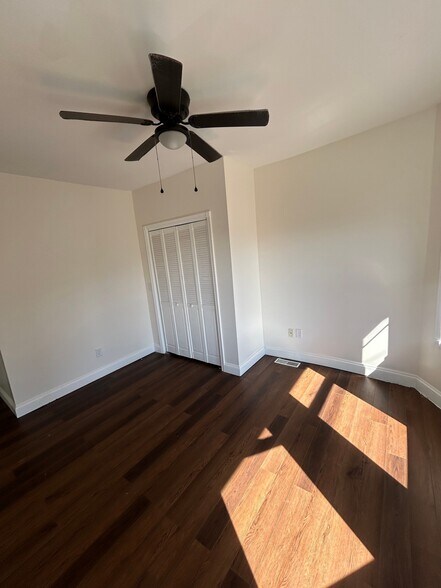 Building Photo - 1202 W Elm St