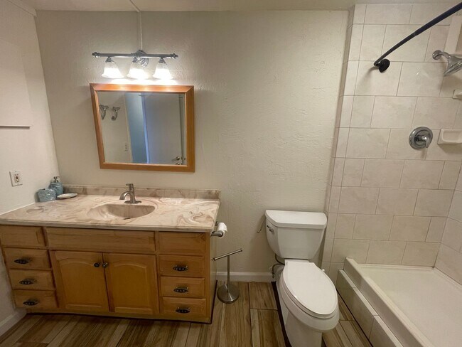 Building Photo - Lahaina Roads Oceanfront One Bedroom