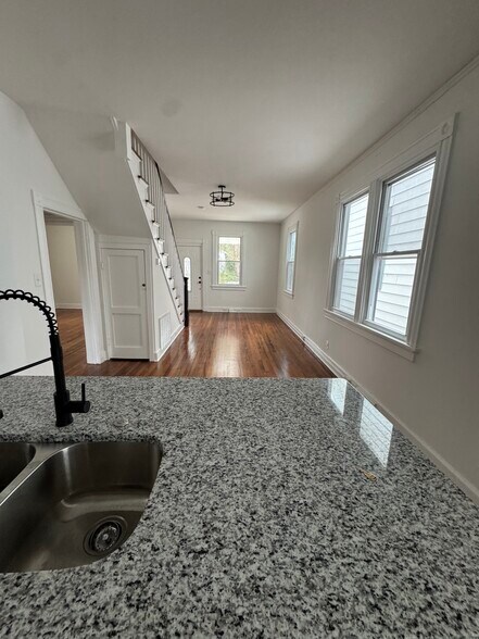 Building Photo - 1226 N 36th St