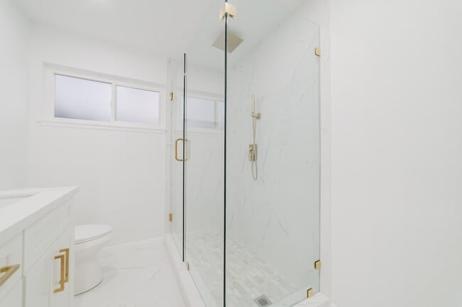 Building Photo - 3163 Camarillo Ave