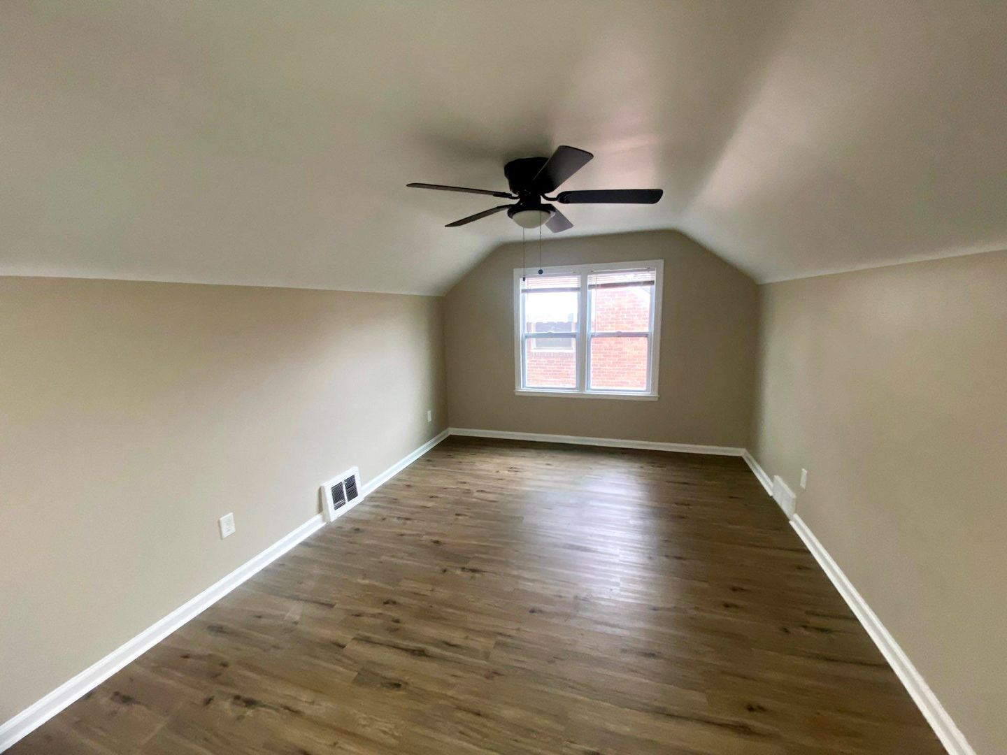 Building Photo - This beautifully updated 3-bedroom, 1-bath single-family home is ready for move-in!