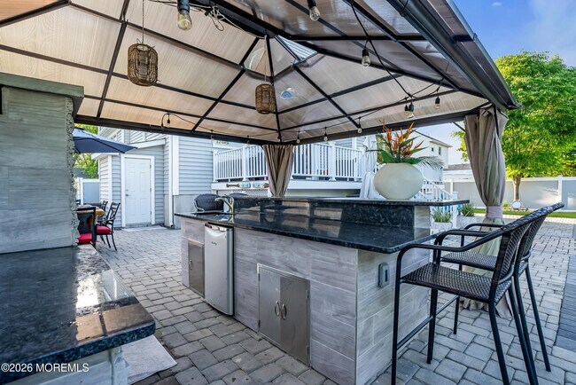 Building Photo - 243 Overbrook Ave