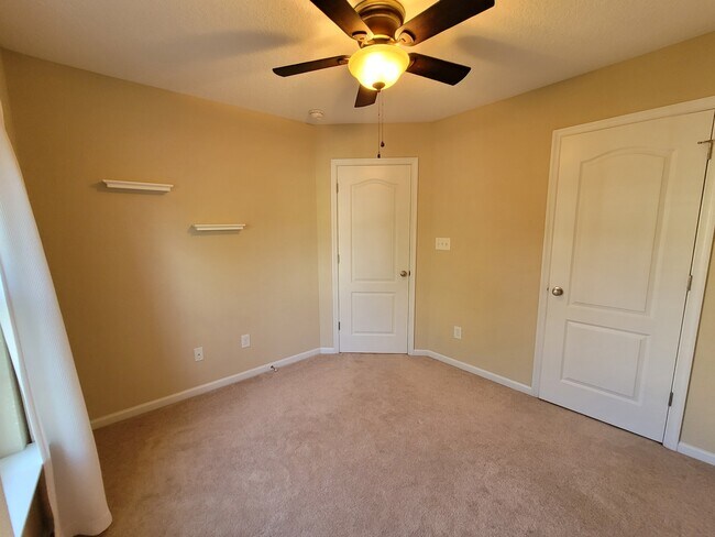 Building Photo - 4969 Almandine Ave