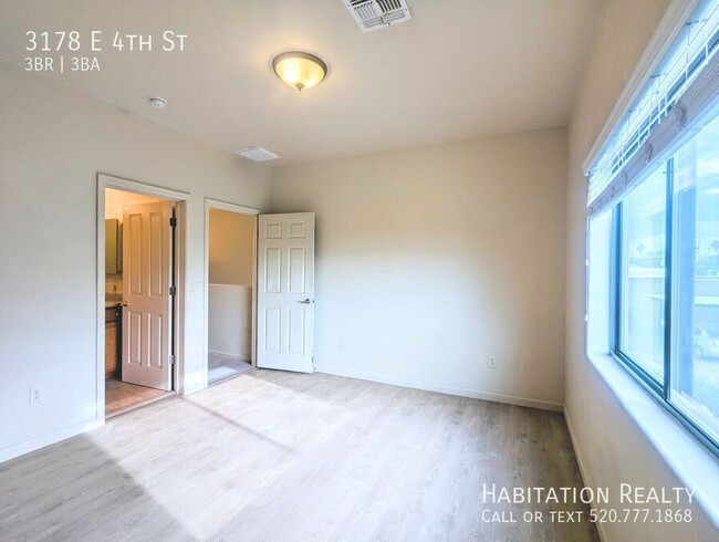 Building Photo - Pre-Lease!! 3bed/3bath townhome in Miramon...