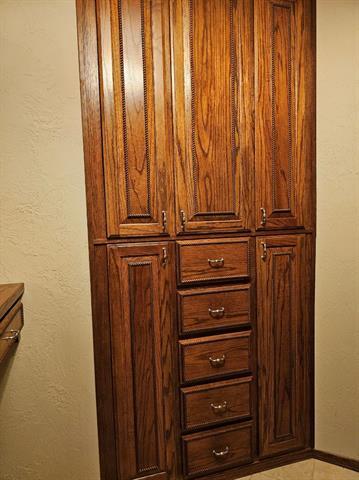 Building Photo - 4611 Shorewood Dr