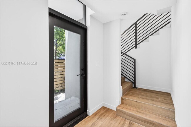 Building Photo - 515 NE 61st St