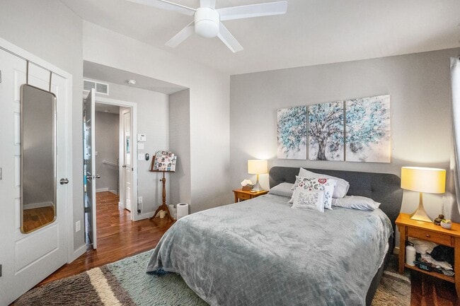 Building Photo - Beautiful Townhouse in Denver's Central Park
