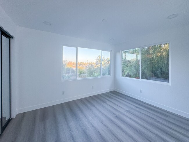 Building Photo - Freshly Renovated 3bd 2 ba in the heart of...