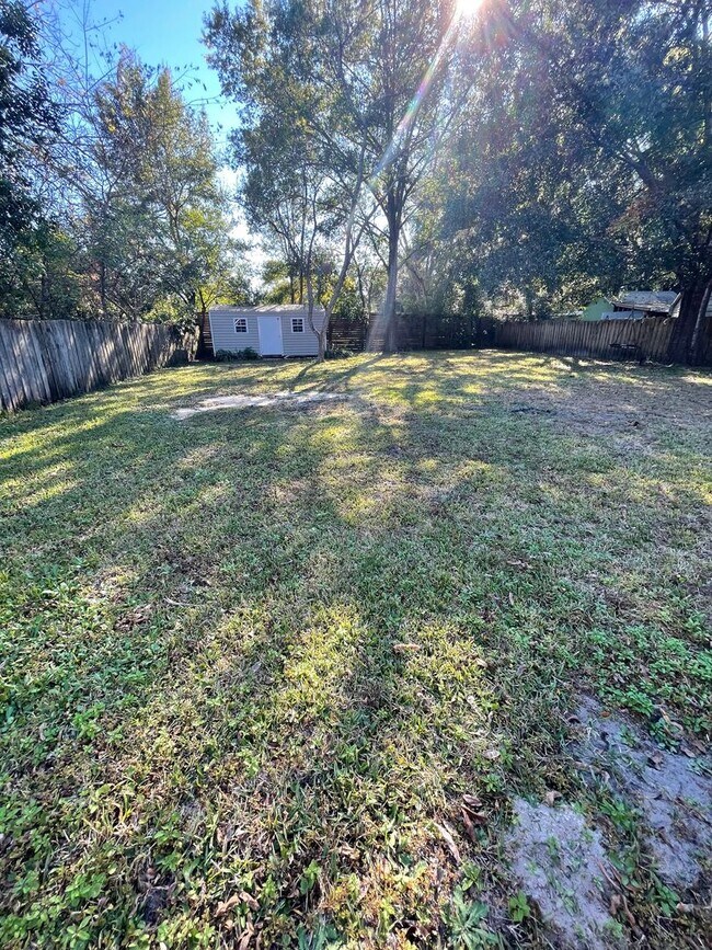 Building Photo - Murray Hill 3 bedroom