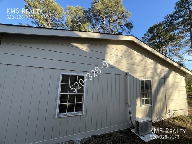 Building Photo - 2 Bed/2 Bath Home