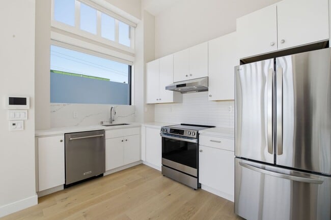 Building Photo - 1498 9th Ave