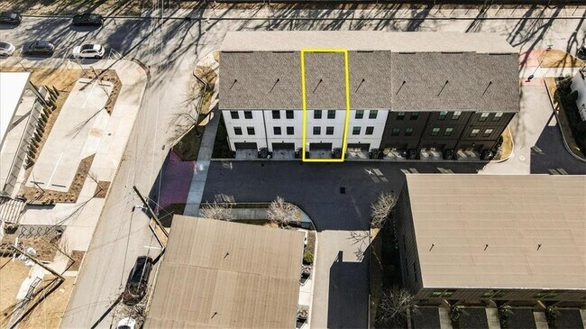 Building Photo - 914 Spencer Ave