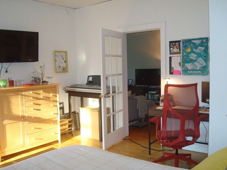 1st Bedroom - 457 Paris Ave SE