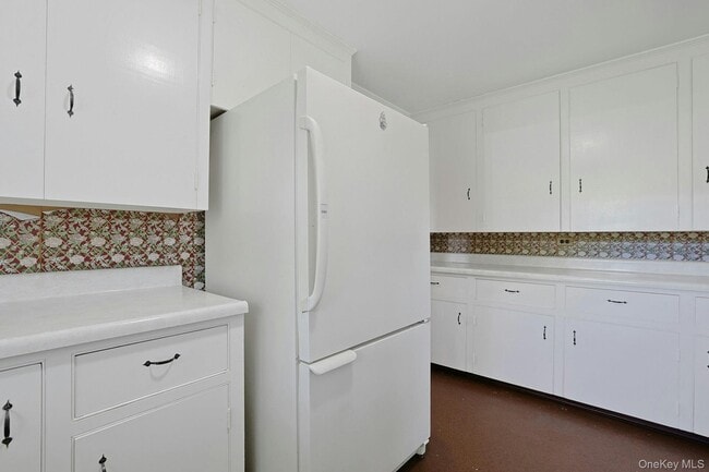 Building Photo - 105 S Greenbush Rd