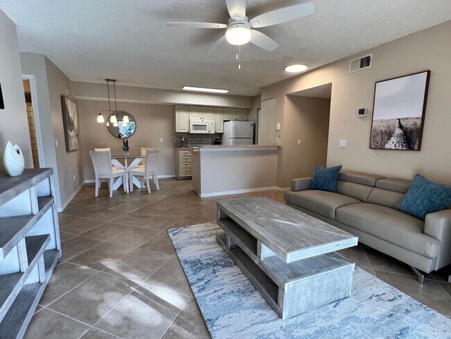 Building Photo - FULLY FURNISHED MAY AVAILABILITY - 1 Bed 1...