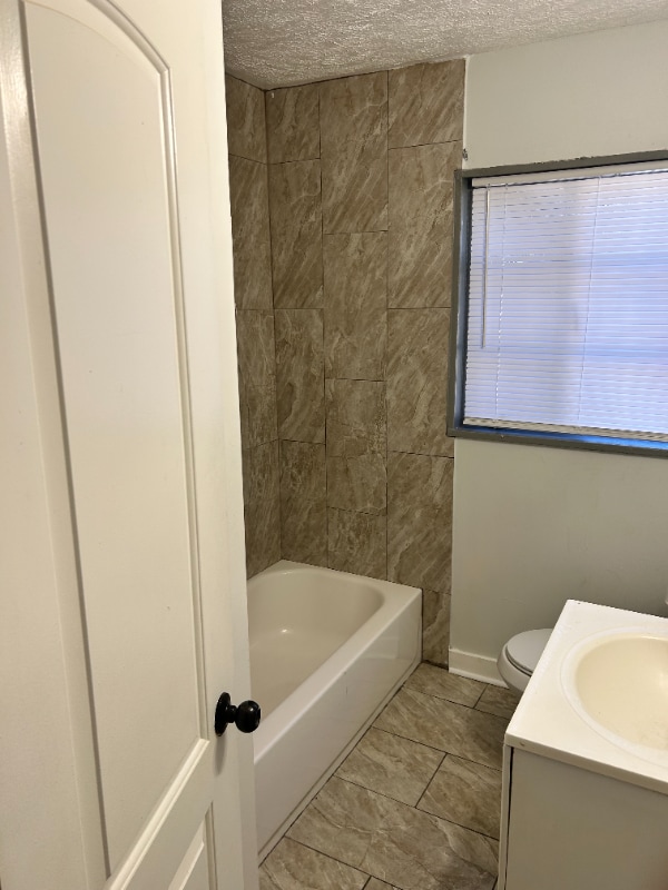 Building Photo - 2215 Mobile Ave