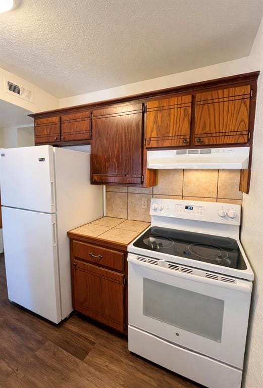 Building Photo - 1901 E Lindsey St