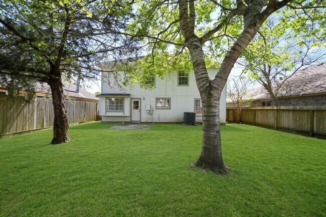 Building Photo - 2914 Silent Dr