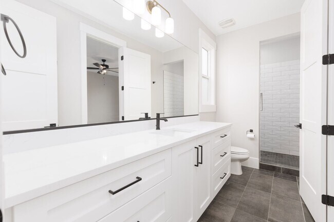 Building Photo - Wonderful 5 bedroom 4 bath home built by New Trend Construction