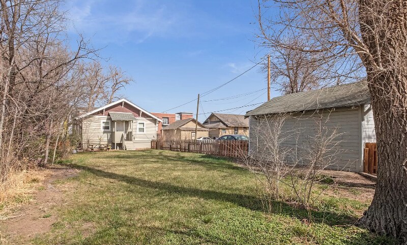 Building Photo - 1735 6th Ave