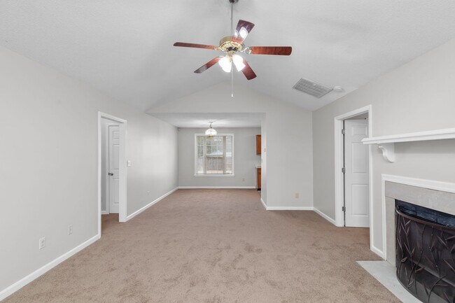 Building Photo - 3 Bedroom 2 Bathroom Home