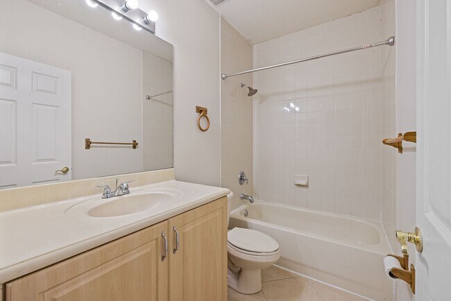 Building Photo - 8401 SW 25th Ct