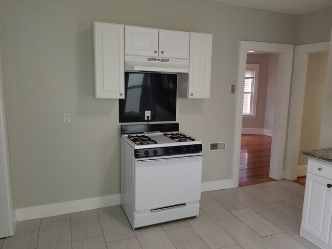 Building Photo - 29 W Tremlett St