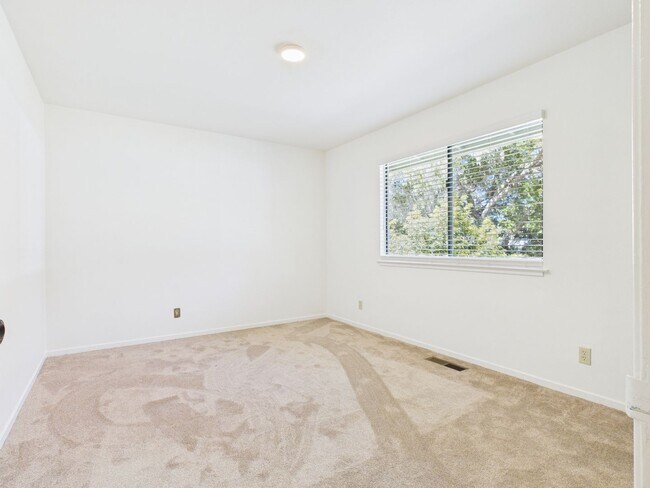 Building Photo - 4 Bedroom family home in Pebble Beach