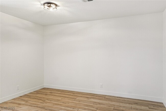 Building Photo - 2414 Paradise Village Way