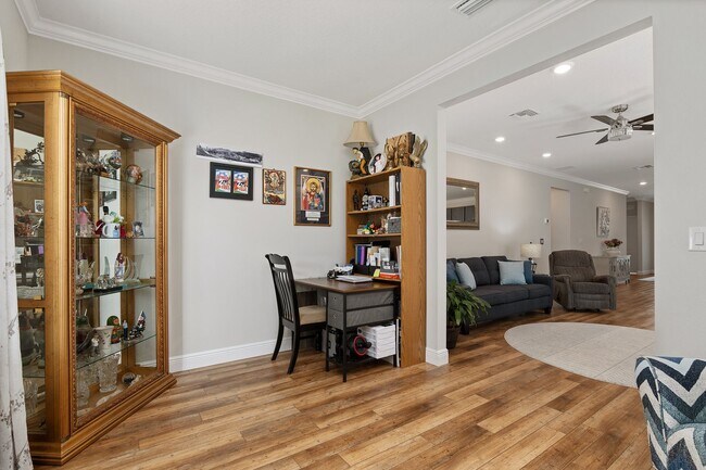 Building Photo - 3 BED 2 BATH in Newberry with Den Space