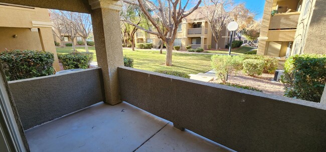 Building Photo - Silverado Ranch Condo!