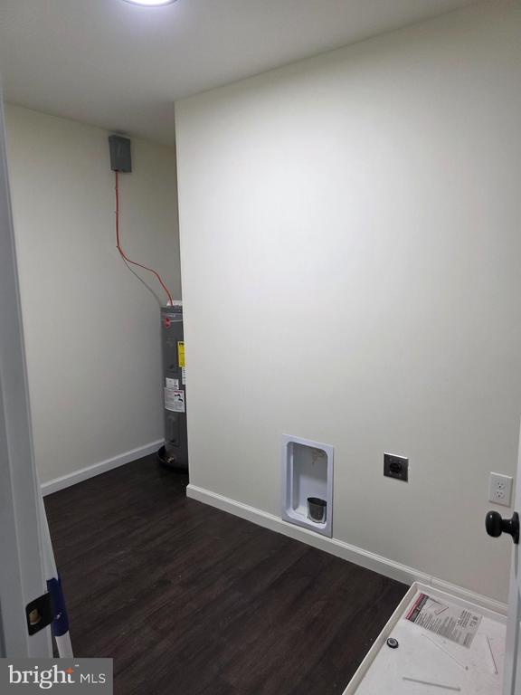 Building Photo - 129 Roosevelt Ave