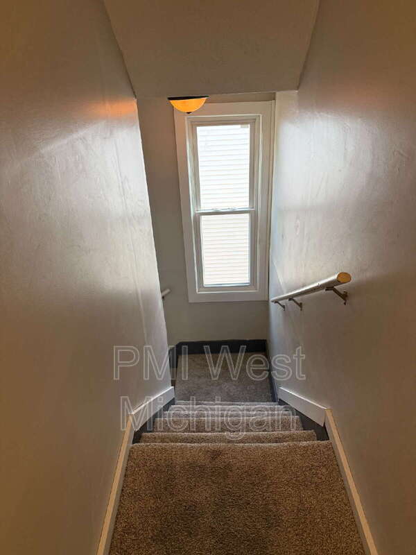 Building Photo - 2124 Eastern Ave NE