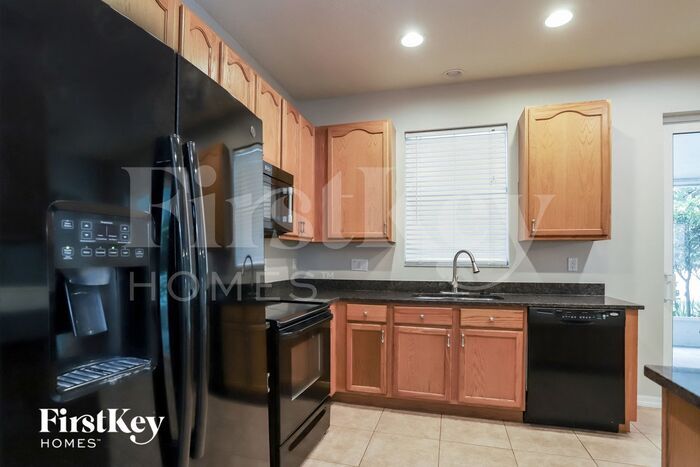 Building Photo - 3041 Savannah Oaks Cir